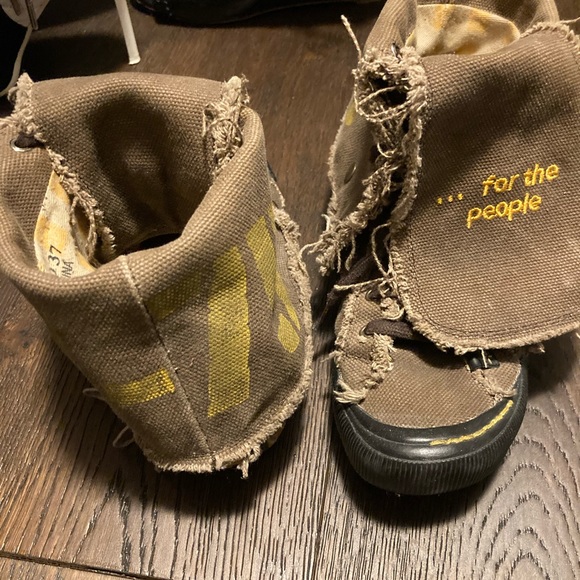 Unique, casual shoes - Picture 3 of 4